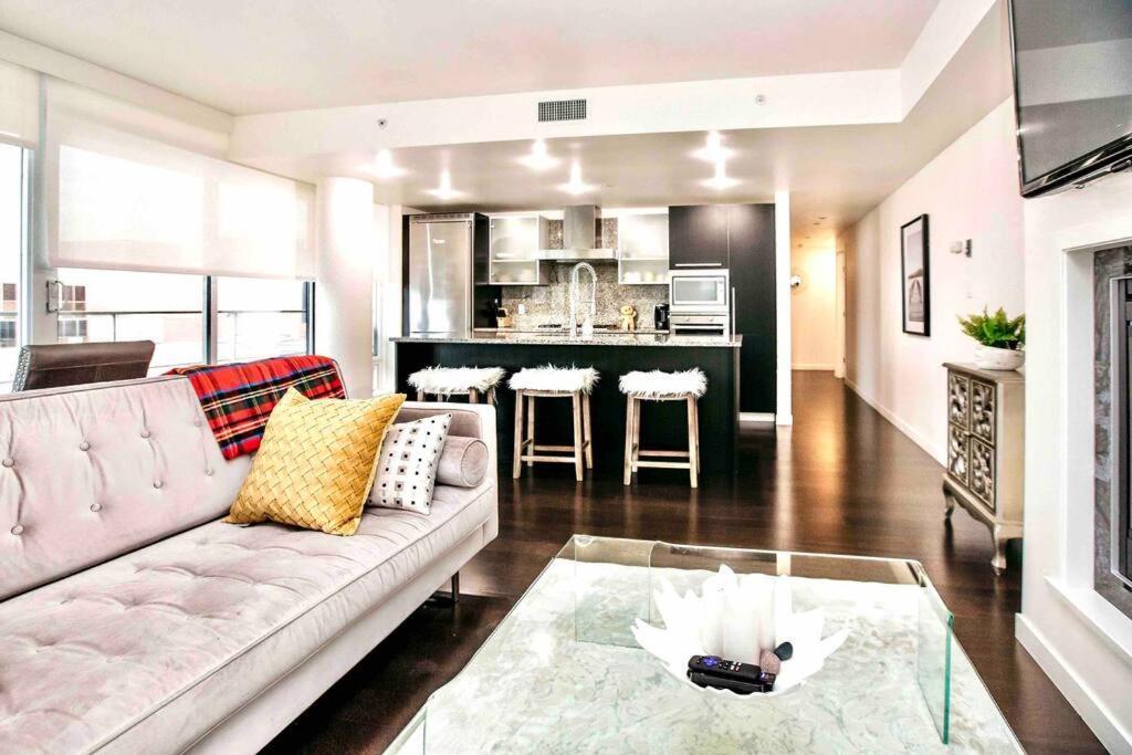 Victoria'S Best Location 2 Bedroom Luxe Condo Εξωτερικό φωτογραφία