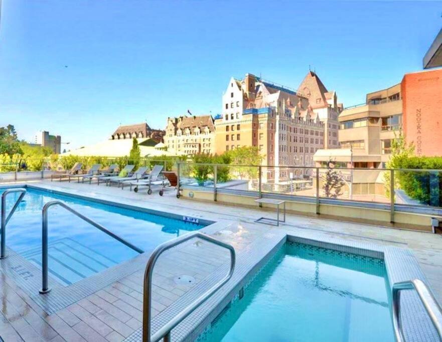 Victoria'S Best Location 2 Bedroom Luxe Condo Εξωτερικό φωτογραφία