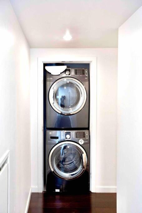 Victoria'S Best Location 2 Bedroom Luxe Condo Εξωτερικό φωτογραφία