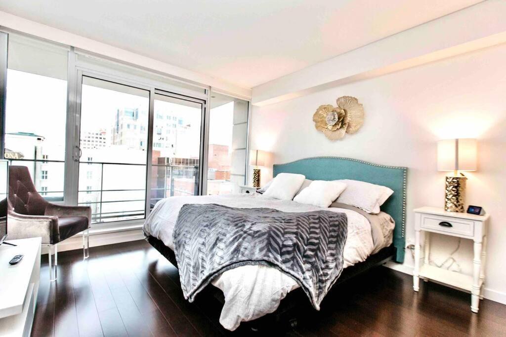 Victoria'S Best Location 2 Bedroom Luxe Condo Εξωτερικό φωτογραφία
