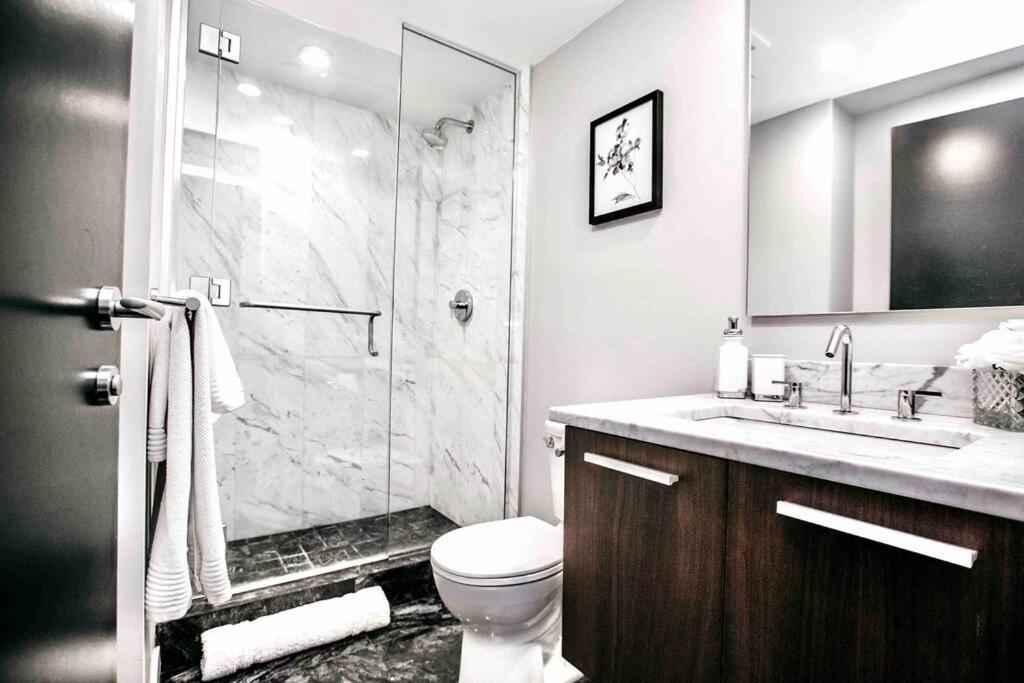 Victoria'S Best Location 2 Bedroom Luxe Condo Εξωτερικό φωτογραφία
